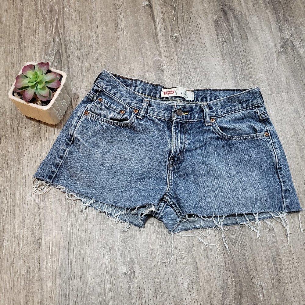 Levis 550 Relaxed Cutt Off Jean Shorts Sz 32